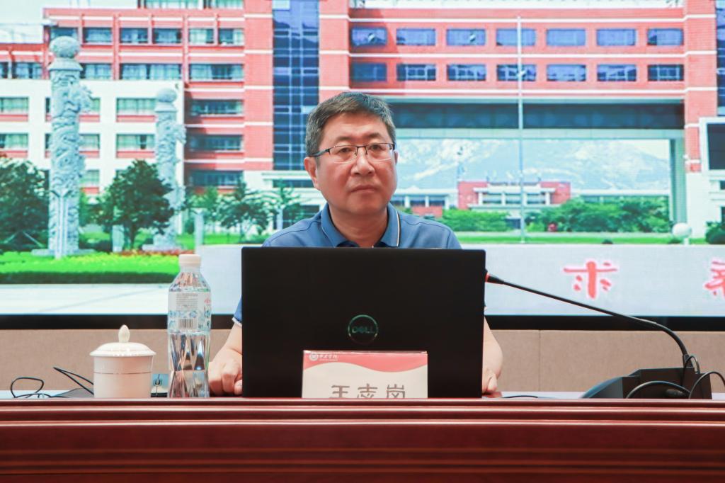 20240527问鼎网中国举办审核评估专题辅导报告会 (3).jpg