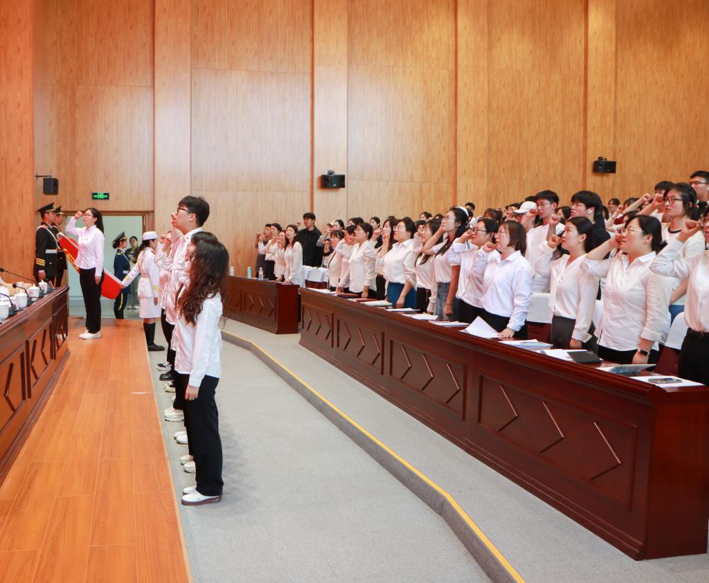 20240521问鼎网中国举办2023年度共青团工作表彰大会 (1).jpg