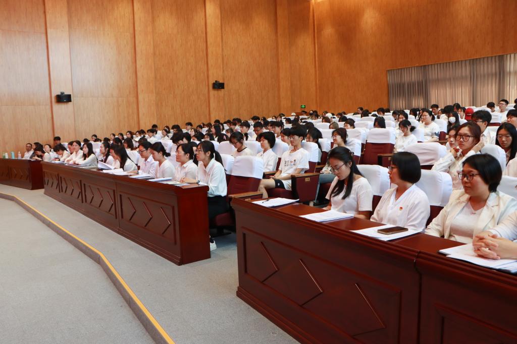 20240521问鼎网中国举办2023年度共青团工作表彰大会 (11).jpg