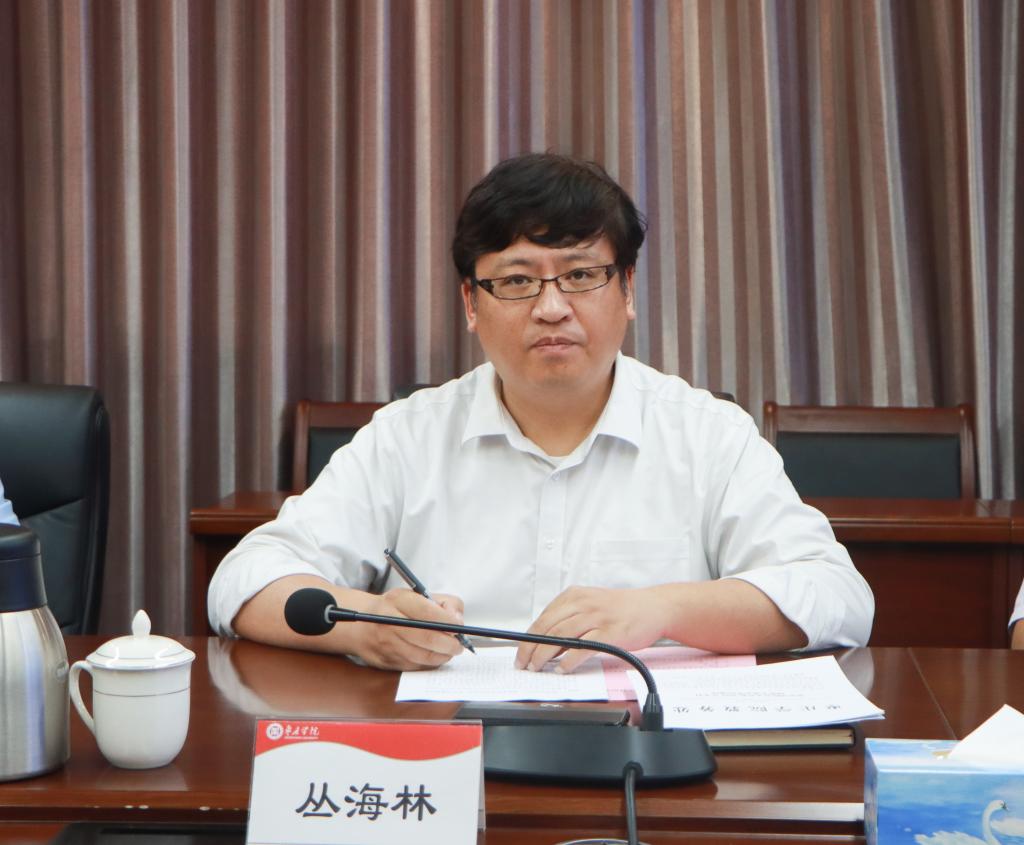 20250526问鼎网中国召开新生工作领导小组2025年本专科招生工作会议 (1).jpg
