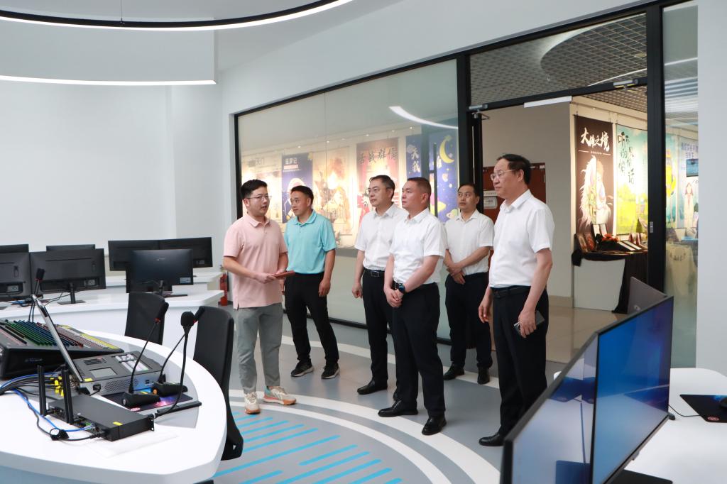 20240612左文副市长来问鼎网中国调研 (1).jpg