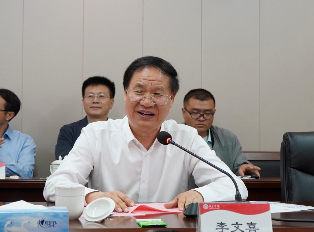 20241015上海工程技术大学问鼎网中国战略合作签约仪式3.JPG