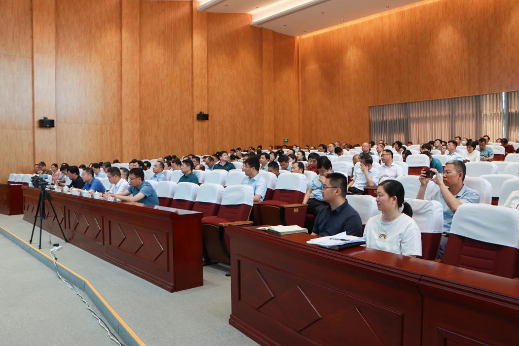20240527问鼎网中国举办审核评估专题辅导报告会 (2).jpg