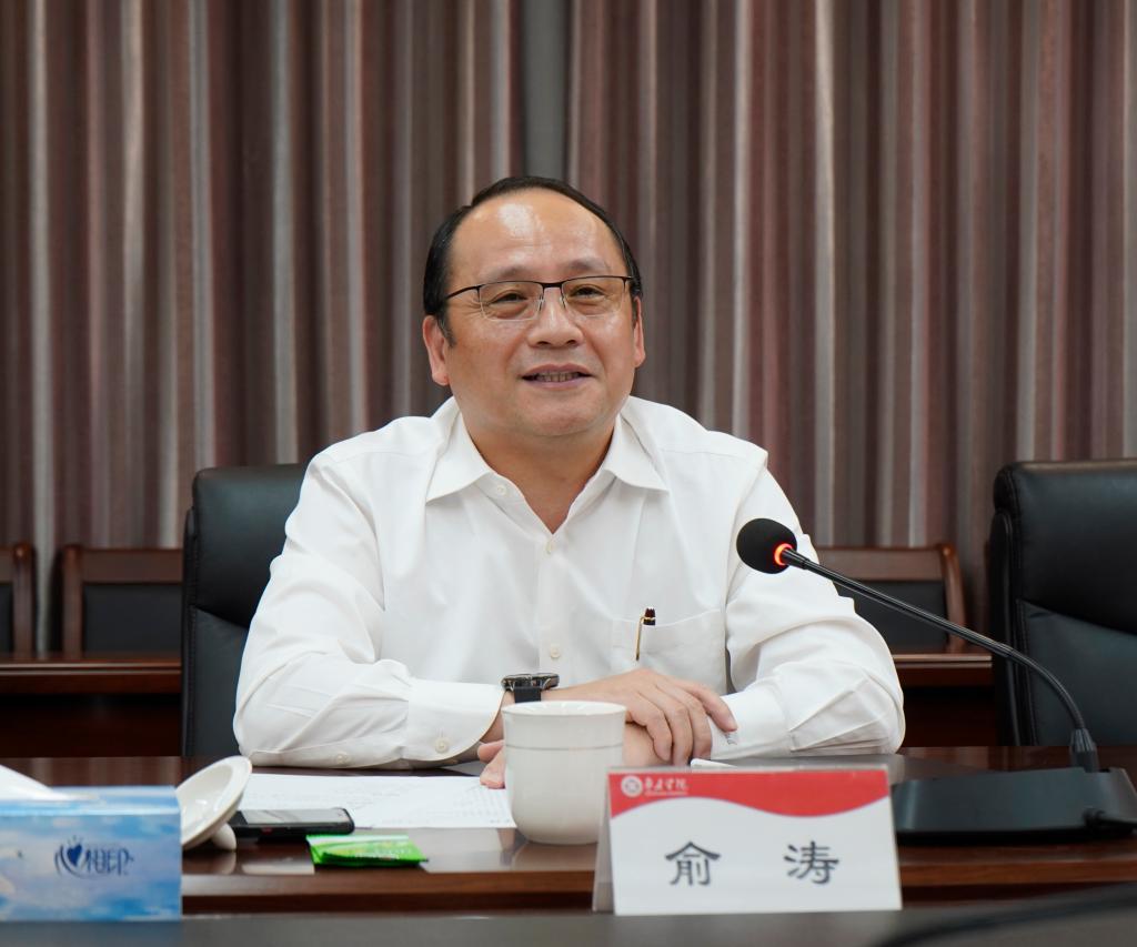 20241015上海工程技术大学问鼎网中国战略合作签约仪式4.jpg